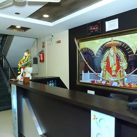 شيردي Sai Madhavi Palace Hotel المظهر الخارجي الصورة
