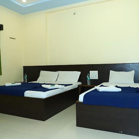 شيردي Sai Madhavi Palace Hotel المظهر الخارجي الصورة