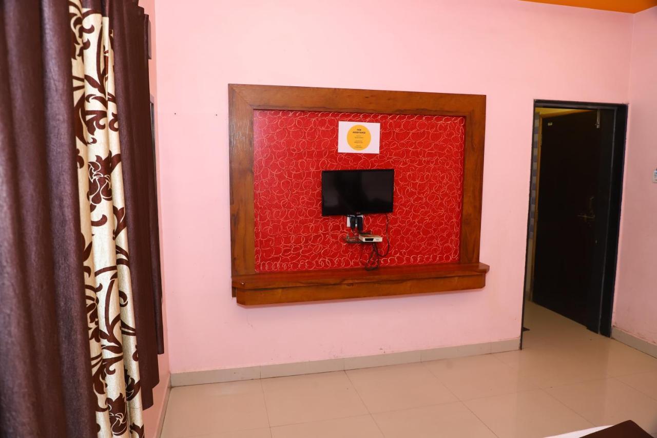 شيردي Sai Madhavi Palace Hotel المظهر الخارجي الصورة