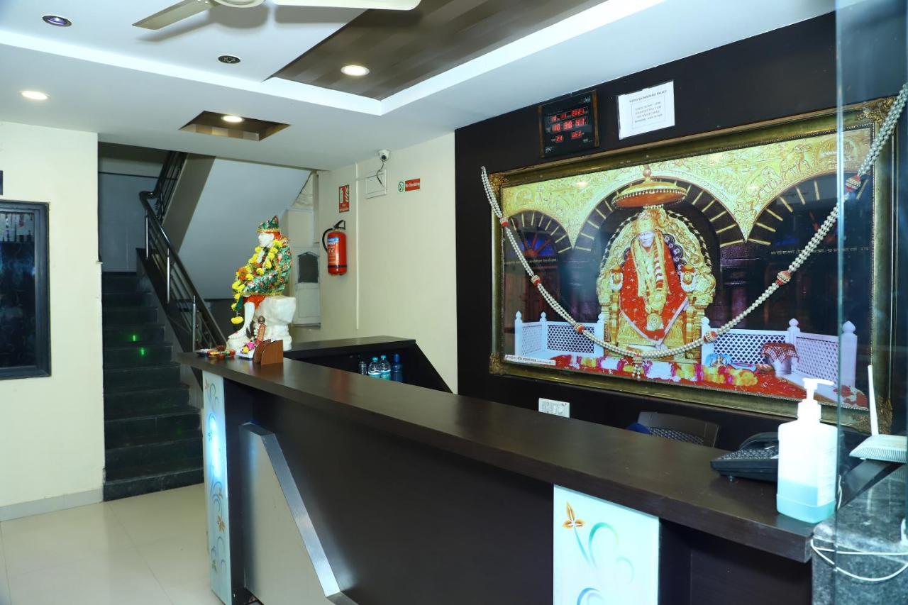 شيردي Sai Madhavi Palace Hotel المظهر الخارجي الصورة