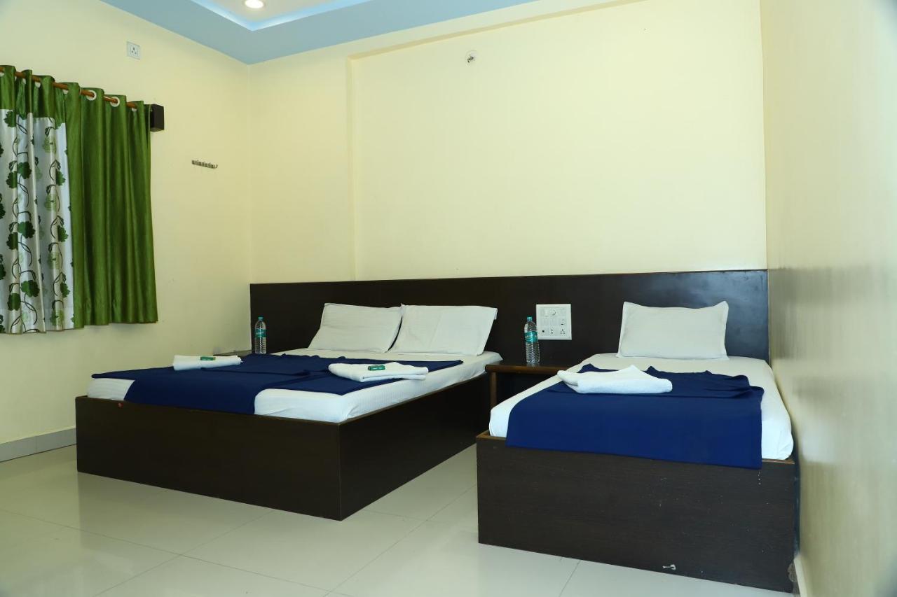 شيردي Sai Madhavi Palace Hotel المظهر الخارجي الصورة