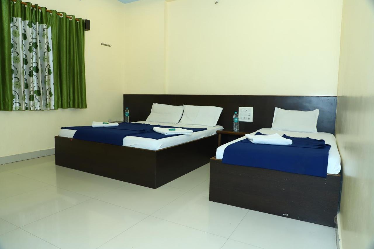 شيردي Sai Madhavi Palace Hotel المظهر الخارجي الصورة