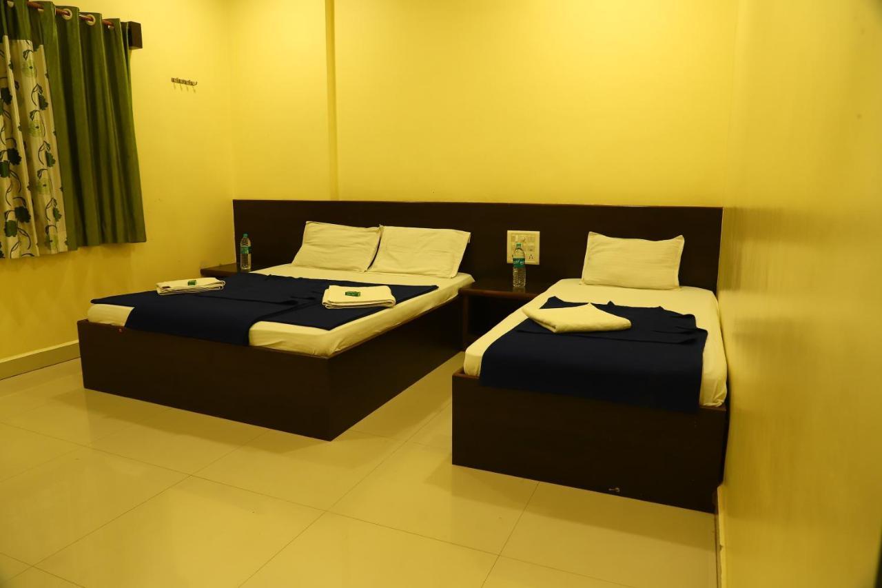 شيردي Sai Madhavi Palace Hotel المظهر الخارجي الصورة