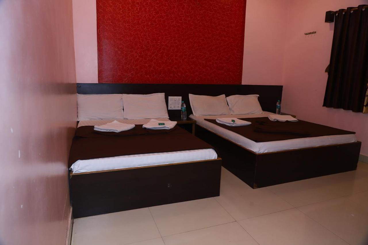 شيردي Sai Madhavi Palace Hotel المظهر الخارجي الصورة