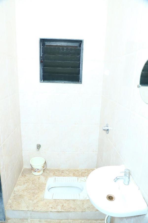 شيردي Sai Madhavi Palace Hotel المظهر الخارجي الصورة